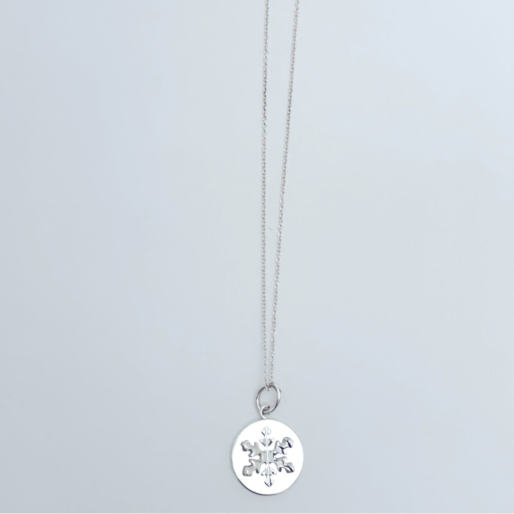 New! Tiffany & Co Charms Snowflake 3D Disc Charm on 18” Sterling Silver Chain